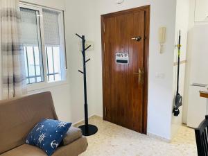 A seating area at Apartamento Conil Centro y Playa, descanso perfecto, con aire acondicionado y WIFI