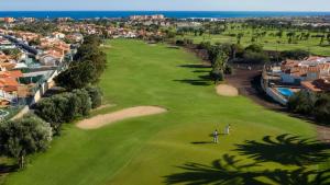 an overhead view of a green at a golf course at Triplex Caleta de Fuste Impresionantes vistas in Caleta De Fuste