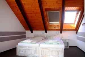 Postel nebo postele na pokoji v ubytování Hotel Herman
