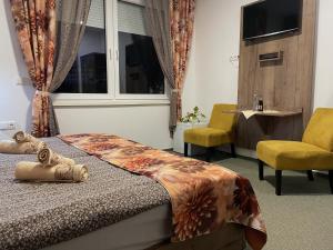 Postel nebo postele na pokoji v ubytování Hotel Herman