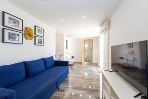 a living room with a blue couch in a room at LA MARLENA in Benkovac