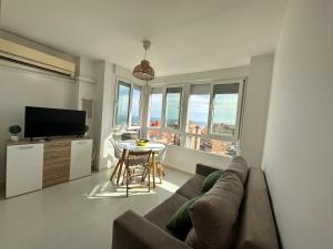 TV a/nebo společenská místnost v ubytování VER952 - Vistas mar y piscina, Wifi, Playa 600 metros, Centro 150 metros