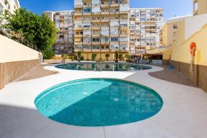 Bazén v ubytování VER952 - Vistas mar y piscina, Wifi, Playa 600 metros, Centro 150 metros nebo v jeho okolí