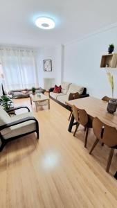 a living room with a table and a couch at Apartamento ZONA in Albacete