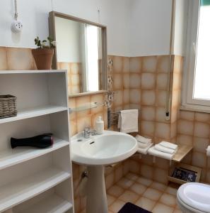 Et badeværelse på La Terrazza Verde