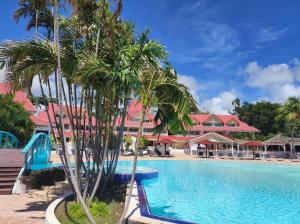 Bazén v ubytování Studio vue mer - village de vacances - Sainte Anne nebo v jeho okolí