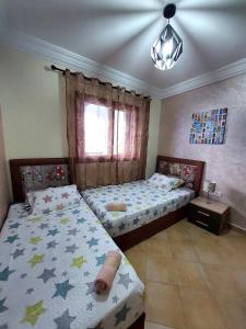Tempat tidur dalam kamar di Lilacs Garden Cabo Negro Piscines WiFi -only family