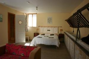 La Fermette Champenoise tesisinde bir odada yatak veya yataklar