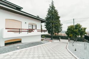 a house with a view of a courtyard at Aparthotel QuintadaCostinha Alijó Douro in Alijó +9 photos