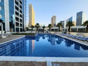 Bazén v ubytování Bay Central Marina Suites " Full Marina Views & Balcony " nebo v jeho okolí