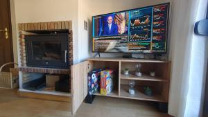 En TV eller et underholdningssystem på Casa Rural Los Níscalos