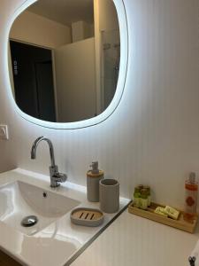 Ένα μπάνιο στο A 10 mn de Disney Land Paris Appartement neuf +28 φωτογραφίες