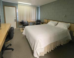 Voodi või voodid majutusasutuse Rest Easy Motel toas