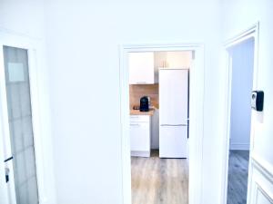 Kuchyň nebo kuchyňský kout v ubytování Travel Rio Logement en Colocation