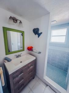 a bathroom with a sink and a shower at Playa Esmeralda One Bedroom Cottages in Bradenton Beach +55 photos