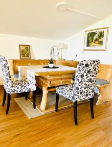 a dining room with a table and two chairs at Apartment Sunset am Wolfgangsee in Strobl