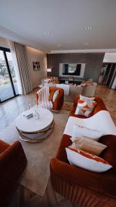 Hatta resort farmstay & activities Hiking and more的电视和/或娱乐中心