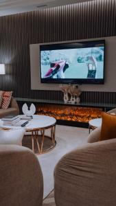 Hatta resort farmstay & activities Hiking and more的电视和/或娱乐中心