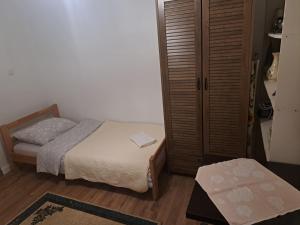 Łóżko lub łóżka w pokoju w obiekcie Apartman Zuki