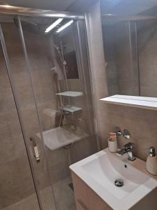 Łazienka w obiekcie Apartman Zuki