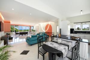 Гостиная зона в Eleni Residence by the sea