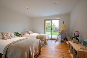 a bedroom with two beds and a window at New chalet near Verbier ski lift in Vollèges