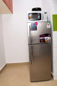 Una cocina o zona de cocina en Tina's 1 BR Apartment with Fast Wi-Fi, Parking and Netflix - Kisumu