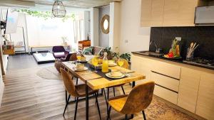 a kitchen with a table and chairs in a room at Casa Jiwa In Provenza in Medellín