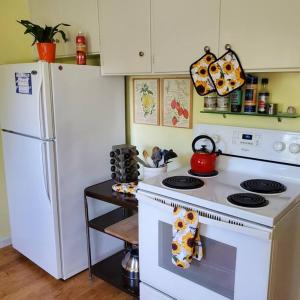 a kitchen with a white stove and a white refrigerator at Sweet 2 bedroom close to U of Oregon & track! in Eugene