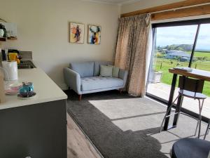 Posezení v ubytování Tui Cottage