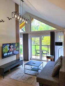 TV a/nebo společenská místnost v ubytování THE LOFT Szklarska Poręba