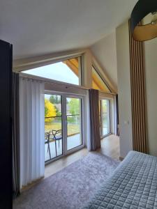 Postel nebo postele na pokoji v ubytování THE LOFT Szklarska Poręba