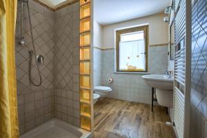 Koupelna v ubytování B&B Cascina Moncrava + 30 fotografií