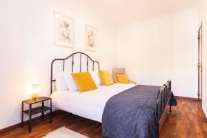 Postel nebo postele na pokoji v ubytování Oeiras 2 bedroom - Great for Holidays and Work