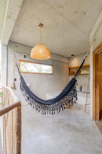 a hammock in a room in a house at Villa Mango Jeri in Jericoacoara