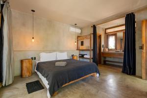 a bedroom with a large bed and a bathroom at Villa Mango Jeri in Jericoacoara