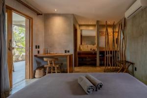 a bedroom with a bed with two towels on it at Villa Mango Jeri in Jericoacoara