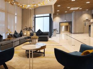 Χώρος καθιστικού στο Spacious 2BR Apartment in BGC with Workspace & Washer