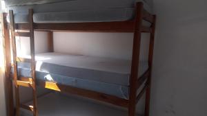 a couple of bunk beds in a room at Casa com piscina in Mairiporã +24 photos