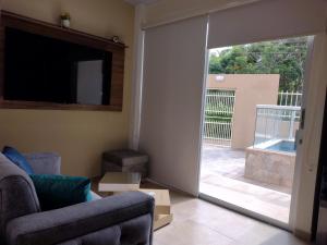 Cabañas OnBeach的休息区