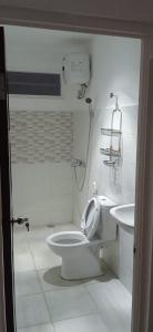 Ένα μπάνιο στο Kost eksklusif Gondang & Guest House