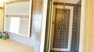 A bathroom at Bellaguarda ROOMS 10min da Tirano