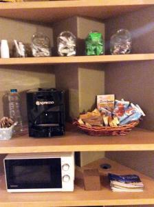 A kitchen or kitchenette at Bellaguarda ROOMS 10min da Tirano