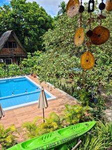 Bazén v ubytování Tinipak Lodge nebo v jeho okolí