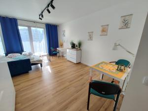 Fotografia z galérie ubytovania Uroczy apartament z miejscem na auto w garażu vo Varšave