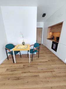 Fotografia z galérie ubytovania Uroczy apartament z miejscem na auto w garażu vo Varšave