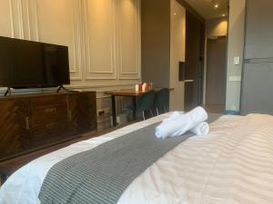 Postel nebo postele na pokoji v ubytování Ceylonz Suites by ROOMY