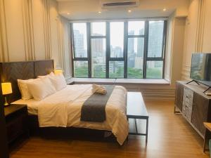 Postel nebo postele na pokoji v ubytování Ceylonz Suites by ROOMY