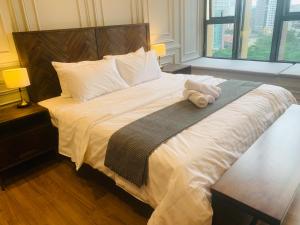 Postel nebo postele na pokoji v ubytování Ceylonz Suites by ROOMY