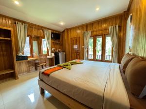 a bedroom with a large bed and a desk at Samed Garden Resort in Ko Samed